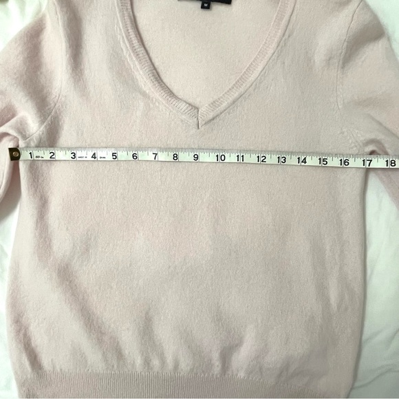 Quince 100% Cashmere V-Neck Sweater Blush Pink Soft Lightweight Knit Medium M - Picture 3 of 7
